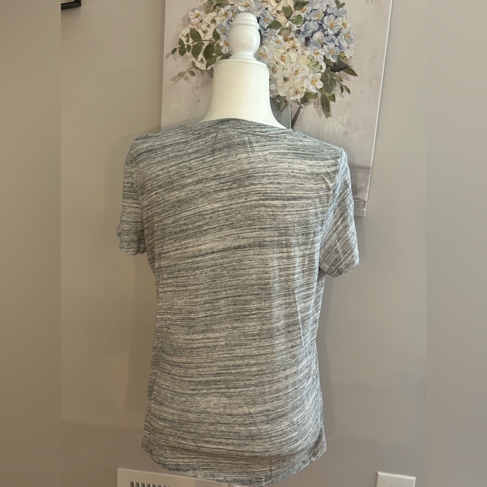 💗CLOSET CLEAR OUT💗
PINK Grey T Shirt 🩶
Size Medium - Picture 2 of 3